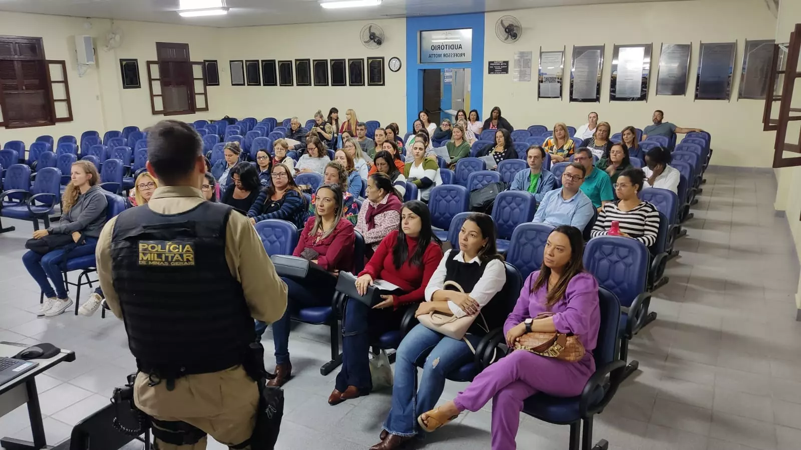 Diretores de escolas e PM se reúnem para definir ações de segurança nas instituições de ensino em Santos Dumont